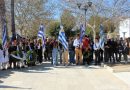Παραμονή 25ης Μαρτίου, μαθητές των σχολείων του Κιάτου καταθέτουν στεφάνια στο μνημείο του Αναγνώστη Πετιμεζά