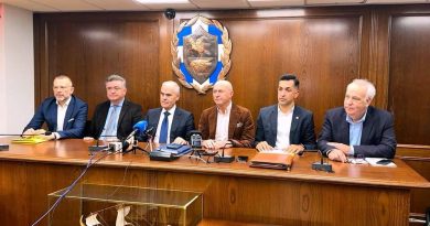 Υπογράφηκε η σύμβαση για την ανάπλαση του ενιαίου παραλιακού μετώπου μεταξύ Κορίνθου και Λουτρακίου