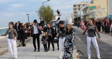 Το 9ο Σικυώνιο Καρναβάλι ήταν γεγονός ο viral δήμαρχος κάνει θραύση ως John Lennon