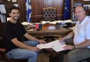 Υπογραφή σύμβασης από την Περιφέρεια Πελοποννήσου για την προμήθεια του εξοπλισμού στο «Γεύμα Αγάπης» της Ιεράς Μητρόπολης Κορίνθου
