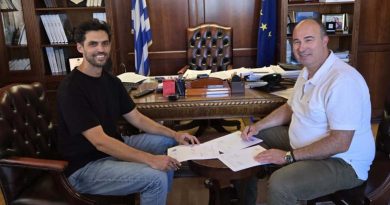 Υπογραφή σύμβασης από την Περιφέρεια Πελοποννήσου για την προμήθεια του εξοπλισμού στο «Γεύμα Αγάπης» της Ιεράς Μητρόπολης Κορίνθου