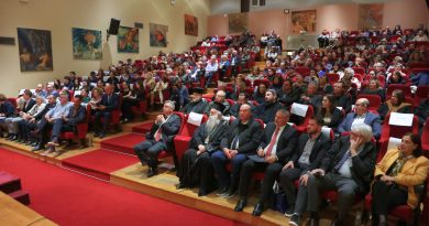 Η ηρωική Έξοδος του Μεσολογγίου ζωντάνεψε στην Κόρινθο σε μια κατάμεστη εκδήλωση του ΔΕΑΠ | Καθηλωτική η διάλεξη του Προκόπη Παυλόπουλου, συγκίνηση από την παρουσία του Δημάρχου της Ιεράς Πόλεως Μεσολογγίου